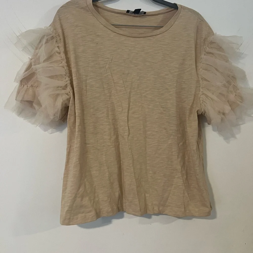 Chic Beige Ruffle Sleeve Top - Picture 2 of 3